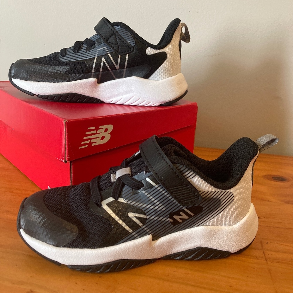 New Balance Kids' Rave Run V2 Hook and Loop Running Shoe